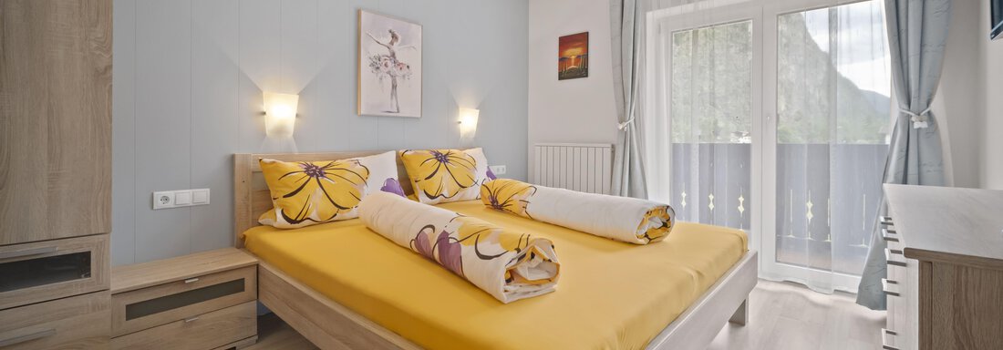 Bedroom 2 with double bed - Biancas Ferienwohnung im Haus Roswitha - Umhausen