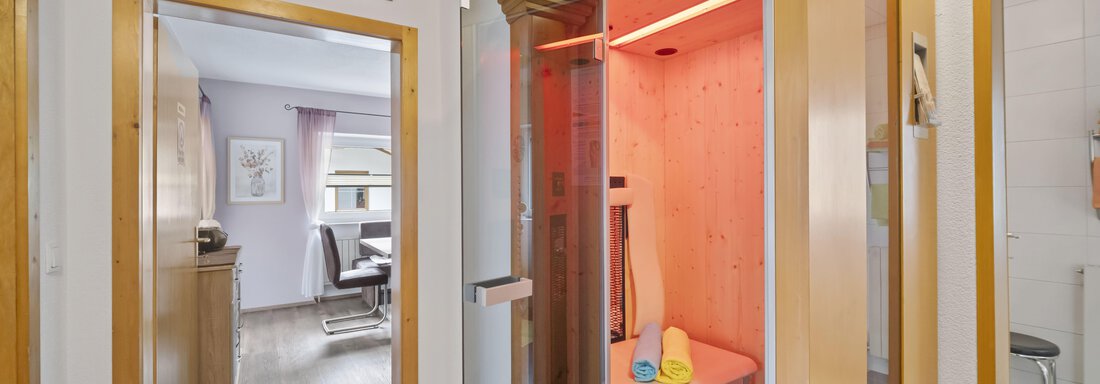 A modern infrared cabin is available to guests. - Biancas Ferienwohnung im Haus Roswitha - Umhausen
