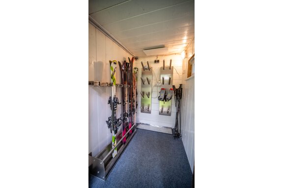 Ski room with ski boot dryer - Biancas Ferienwohnung im Haus Roswitha - Umhausen
