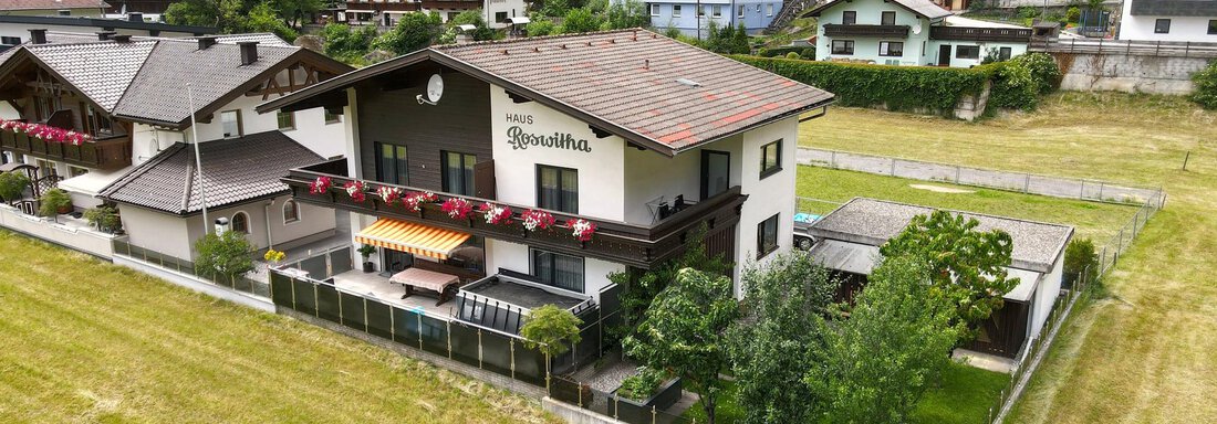 House Roswitha from a bird's eye view - Biancas Ferienwohnung im Haus Roswitha - Umhausen