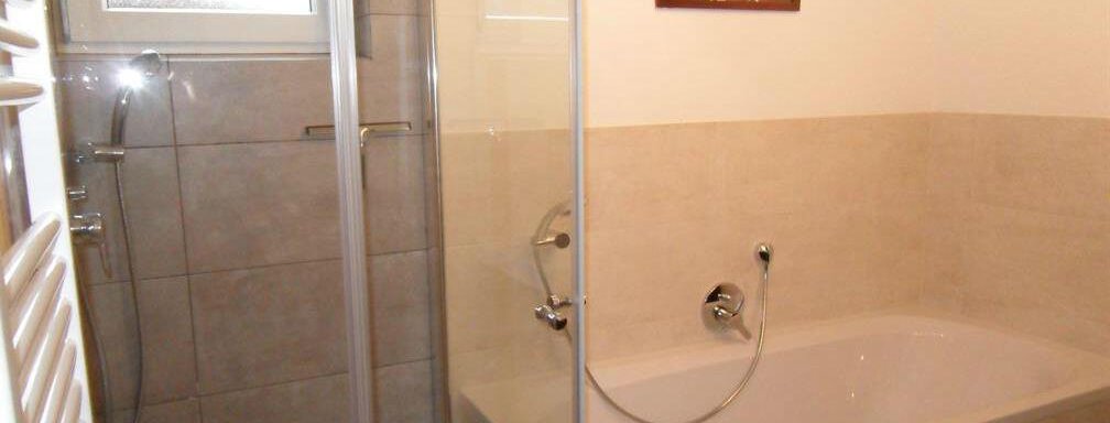 shower+bath - Ferienhaus Gerold Grießer - Umhausen