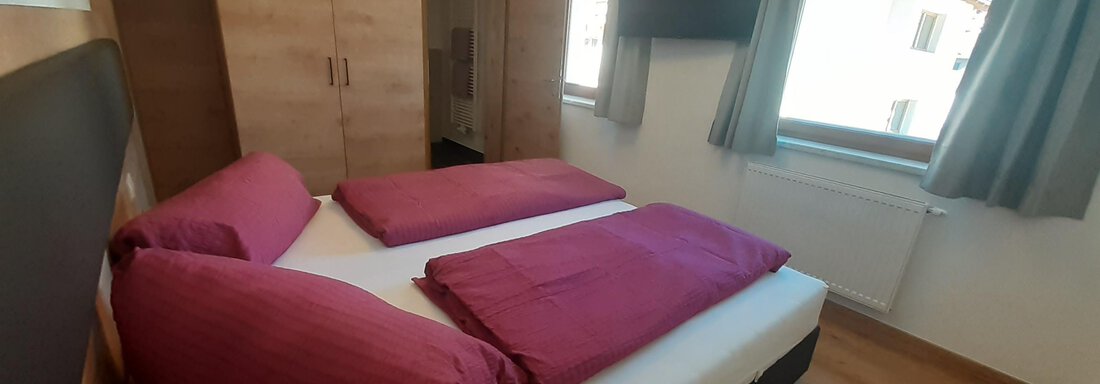 Schlafzimmer Schlafzimmer - Ferienhaus Haueis - Umhausen