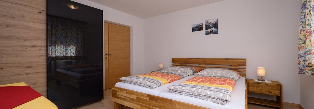 Gemütliches Schlafzimmer im EG - Ferienwohnung Martina - Umhausen