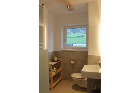 TOP 1 Badezimmer mit Dusche und WC - Haus Hermine - Umhausen