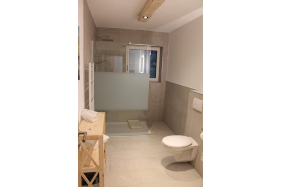 Top 2 Badezimmer mit Dusche und WC - Haus Hermine - Umhausen