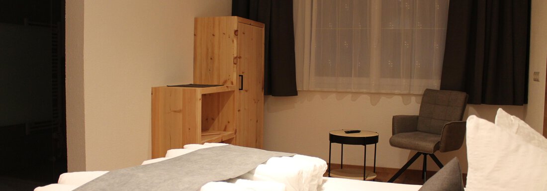 Schlafzimmer Top 1 14.06.2024 - Haus Hermine - Umhausen