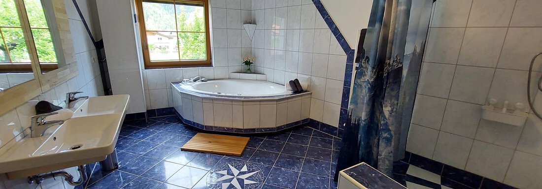 großes Badezimmer - Mandla´s Hoamat - Umhausen