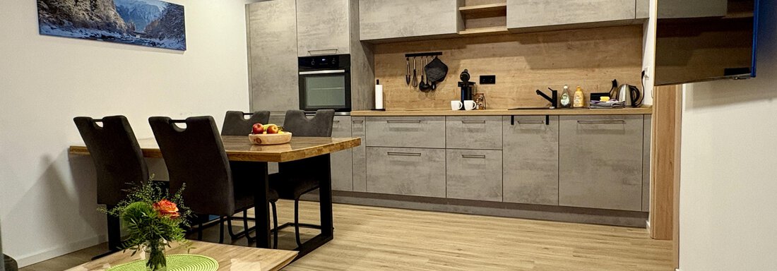 Ess- und Wohnbereich mit Flachbildfernseher - Oetztal Auszeit Top 7 - Umhausen