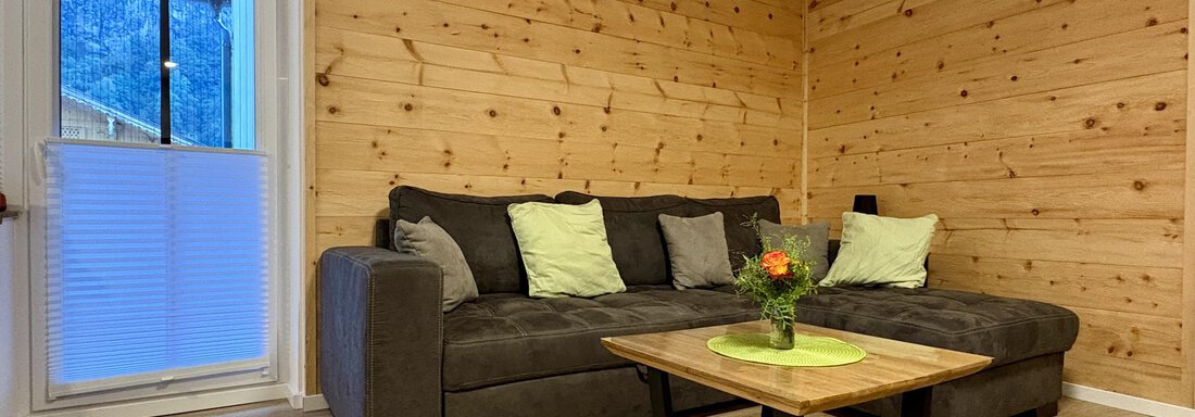 Wohnbereich mit Zugang zum Balkon - Oetztal Auszeit Top 7 - Umhausen