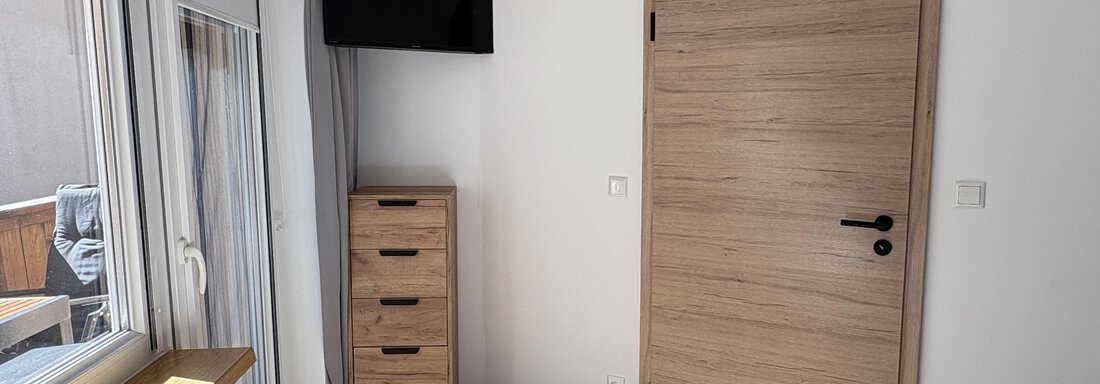 Schlafzimmer mit Fernseher - Oetztal Auszeit Top 7 - Umhausen